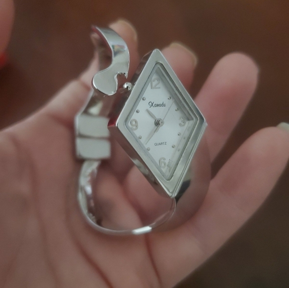 Xanadu Women's Silver Tone Cuff Band Watch Analog Fashion. - Picture 5 of 9